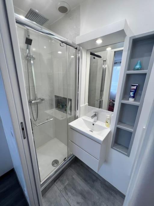 Appart De Luxe Tout Confort Jusqu A 4 Personnes Apartment Triel-sur-Seine Exterior photo