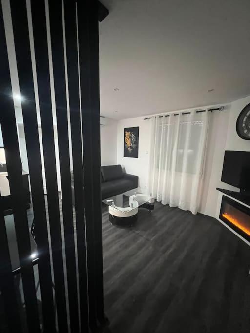 Appart De Luxe Tout Confort Jusqu A 4 Personnes Apartment Triel-sur-Seine Exterior photo
